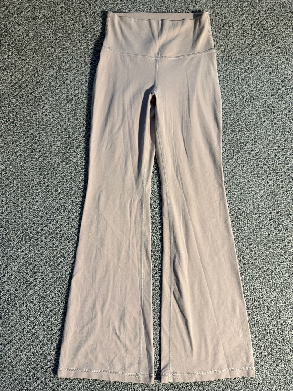 TNA Aritzia Flare Yoga Pants in Light Taupe Pink- Small